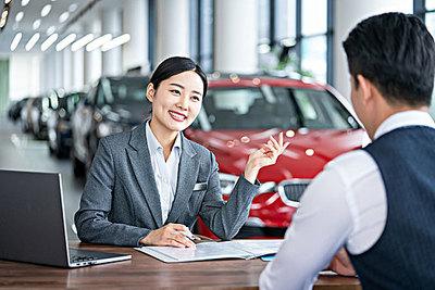 汽車(che)銷售(shou)的藝(yi)術 策略(lve)與(yu)客(ke)戶關(guan)系管理(li)