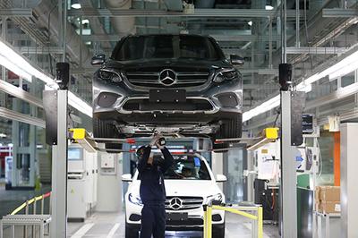 長期停(ting)產(chan)導(dao)致巨(ju)額(e)虧損(sun)，北京奔馳向政(zheng)府申(shen)請提(ti)前(qian)復(fu)產(chan)以(yi)挽(wan)救(jiu)汽車(che)銷售